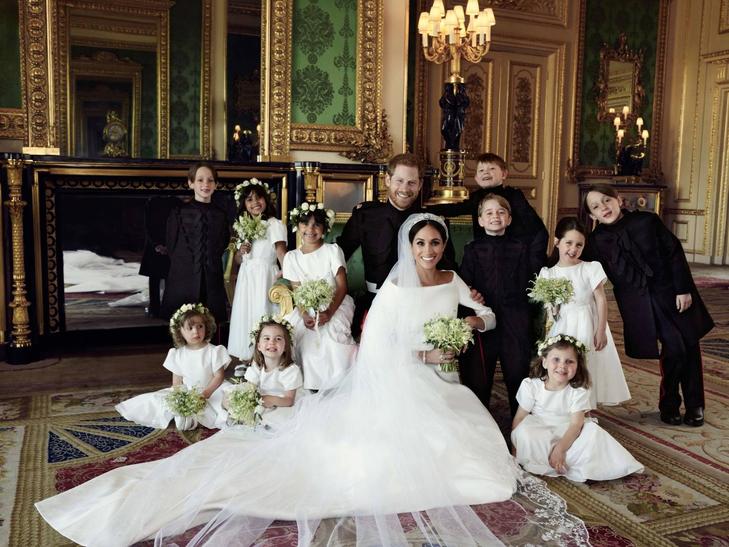 Oficjalne zdjęcie księżnej i księcia Sussex w towarzystwie rodziny królewskiej wykonał Alexi Lubomirski 